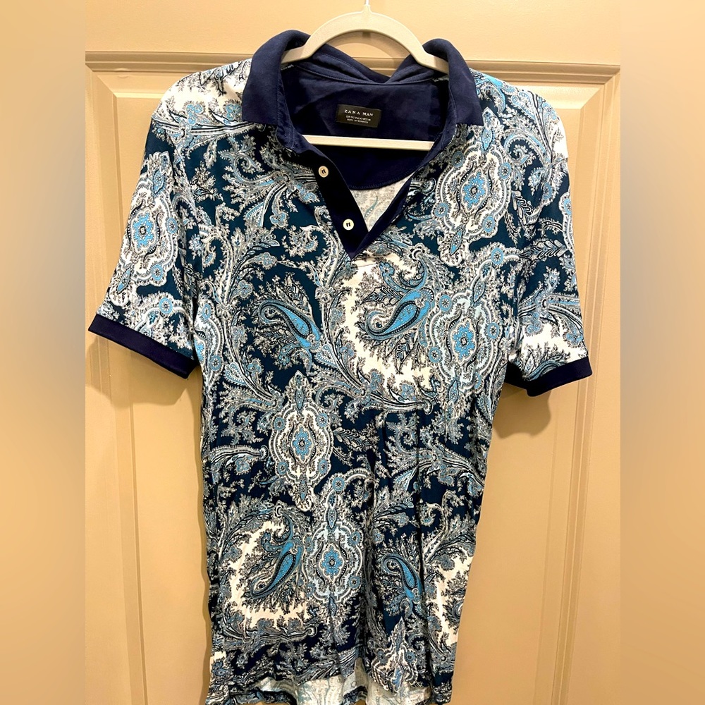 Men’s Short Sleeve ZARA blue/white Paisley Polo, size Medium